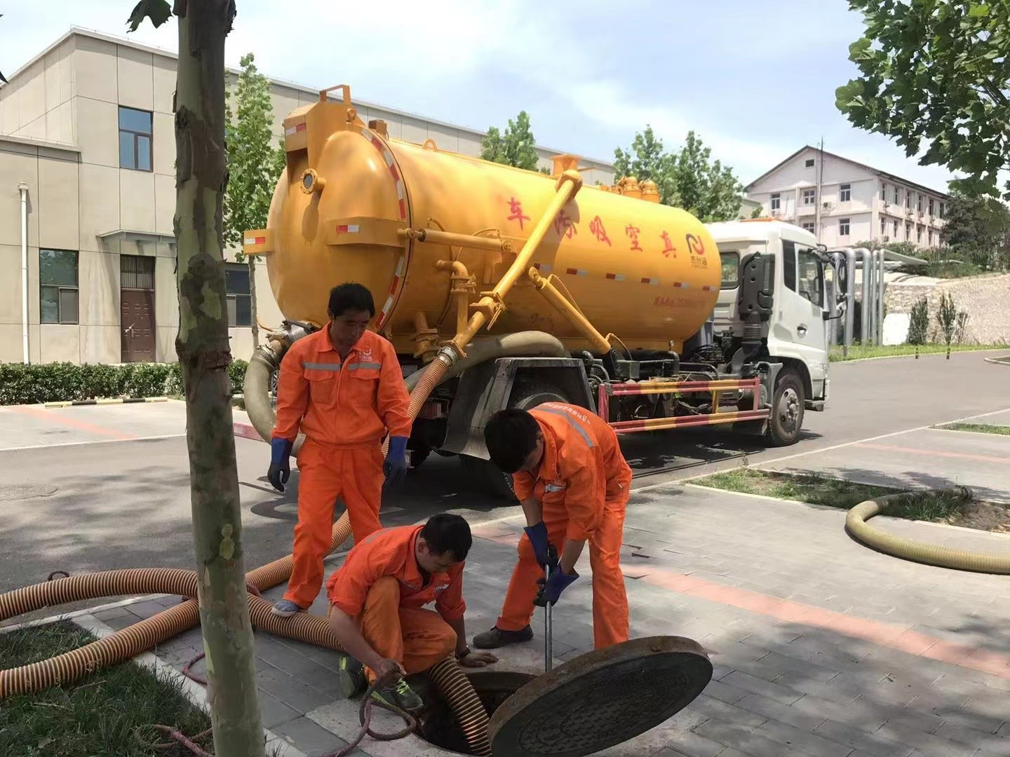 新建化粪池清理与5-8吨吸粪车施工效率分析